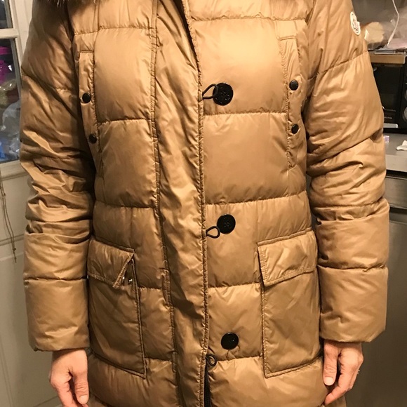 Moncler long puffer jacket with fur - Picture 7 of 8